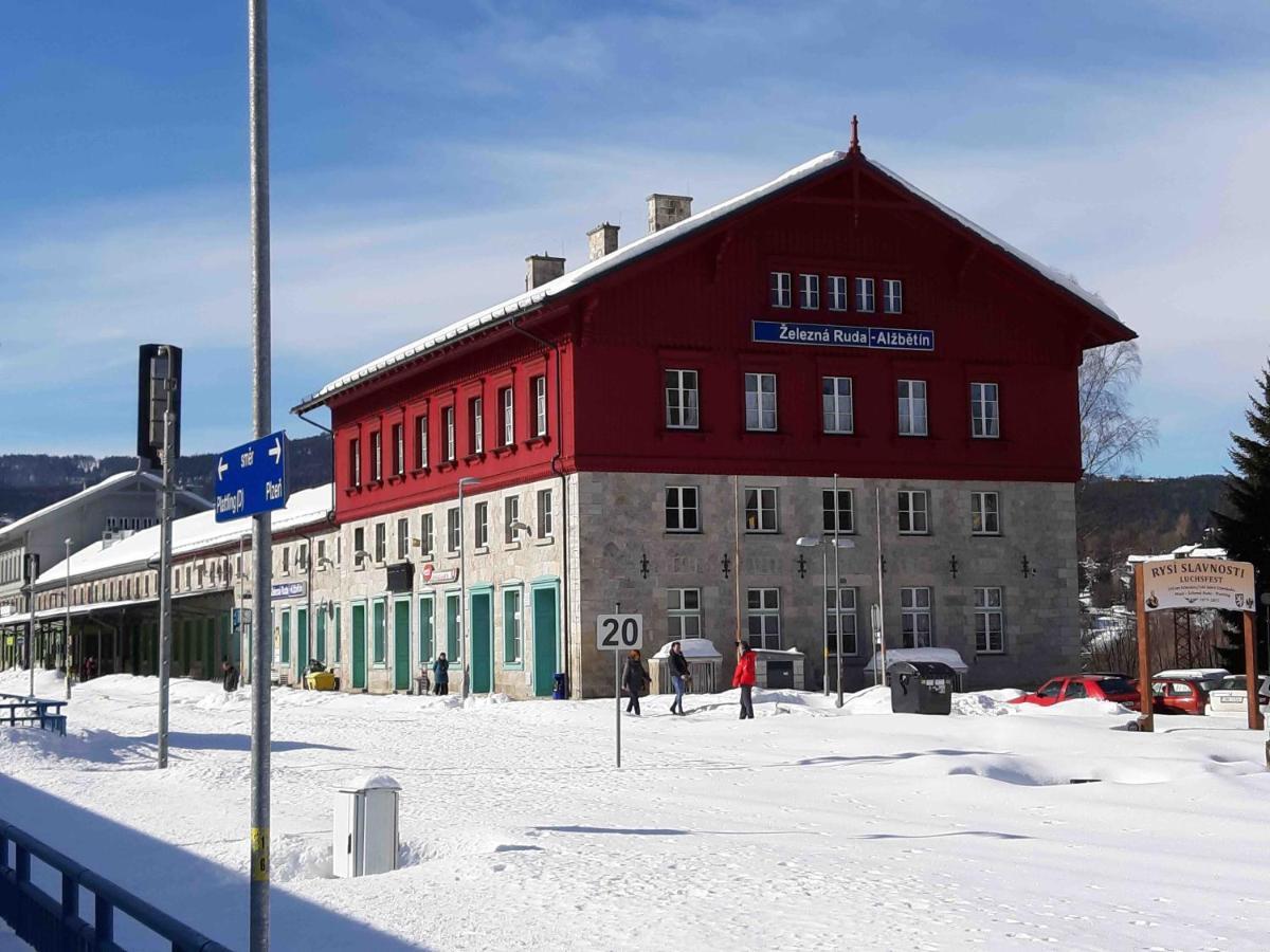 Železná RudaDopravna Alzbetin公寓式酒店 外观 照片