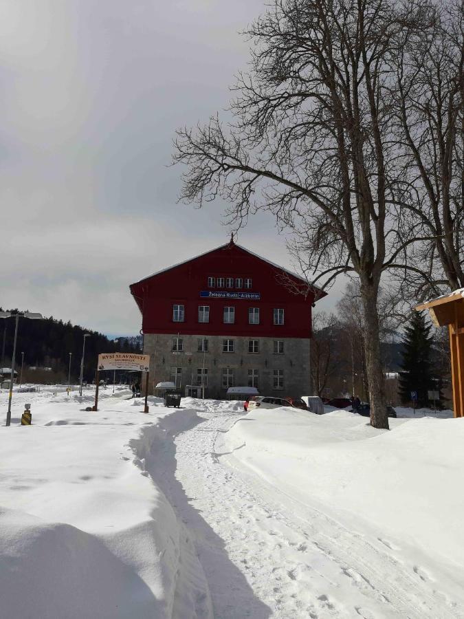 Železná RudaDopravna Alzbetin公寓式酒店 外观 照片