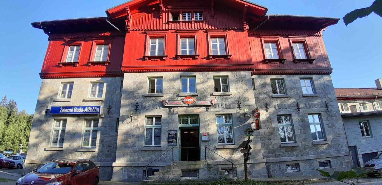 Železná RudaDopravna Alzbetin公寓式酒店 外观 照片
